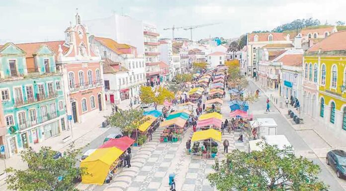 Petição pública apela à manutenção do mercado na Praça da República