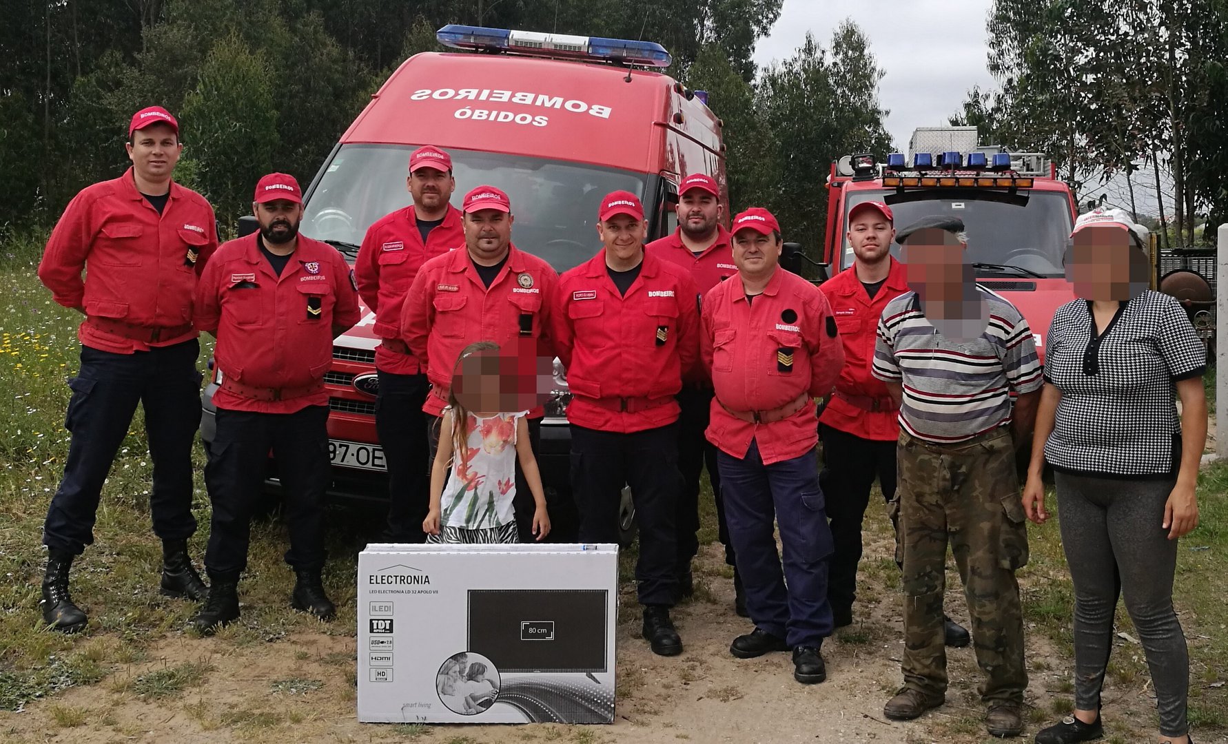 Bombeiros de Óbidos oferecem televisão a menina de 7 anos