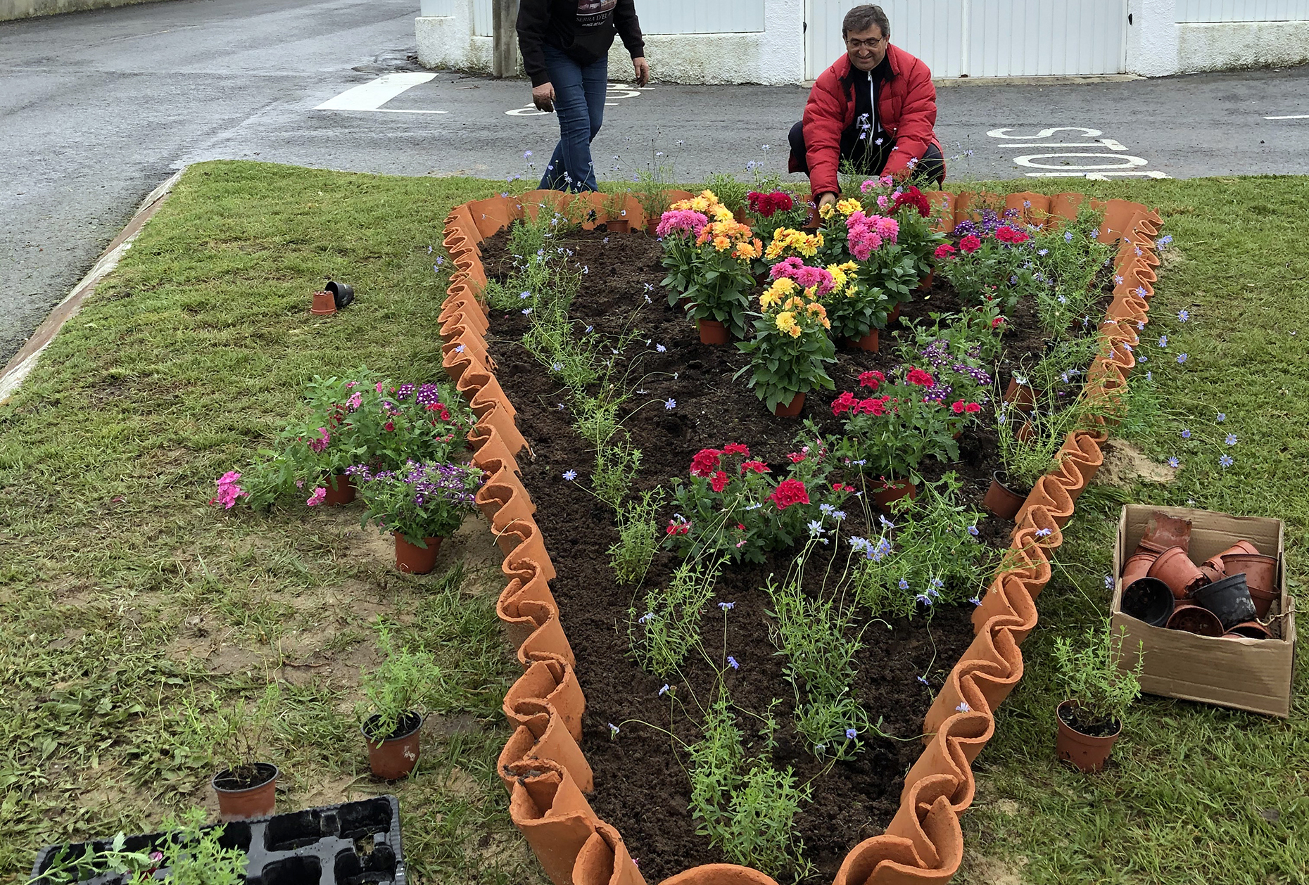Serra D’El Rei recupera espaço verde com “telhas de canudo”