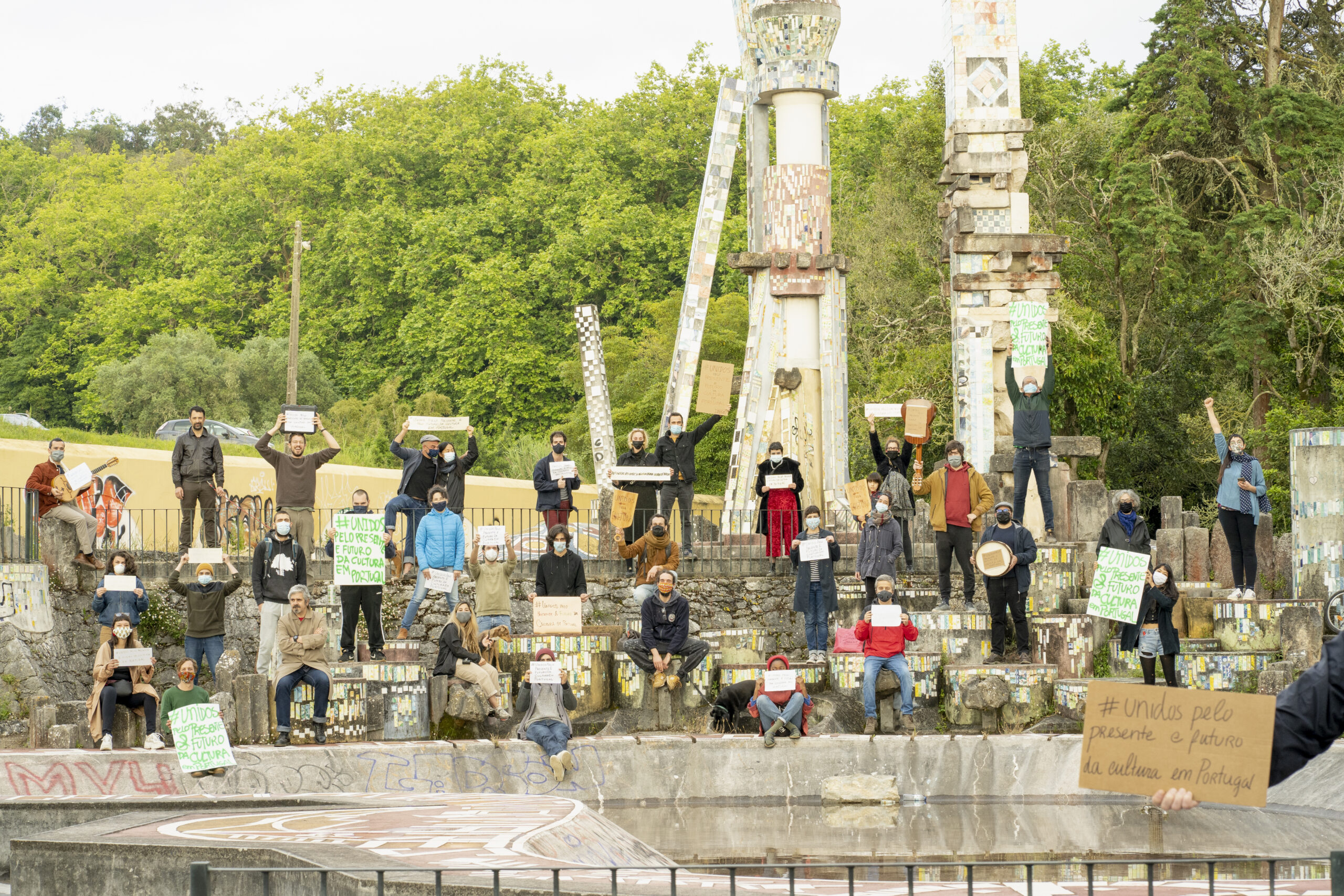 Coronavírus: Artistas unidos pela Cultura manifestaram-se no Jardim de Água