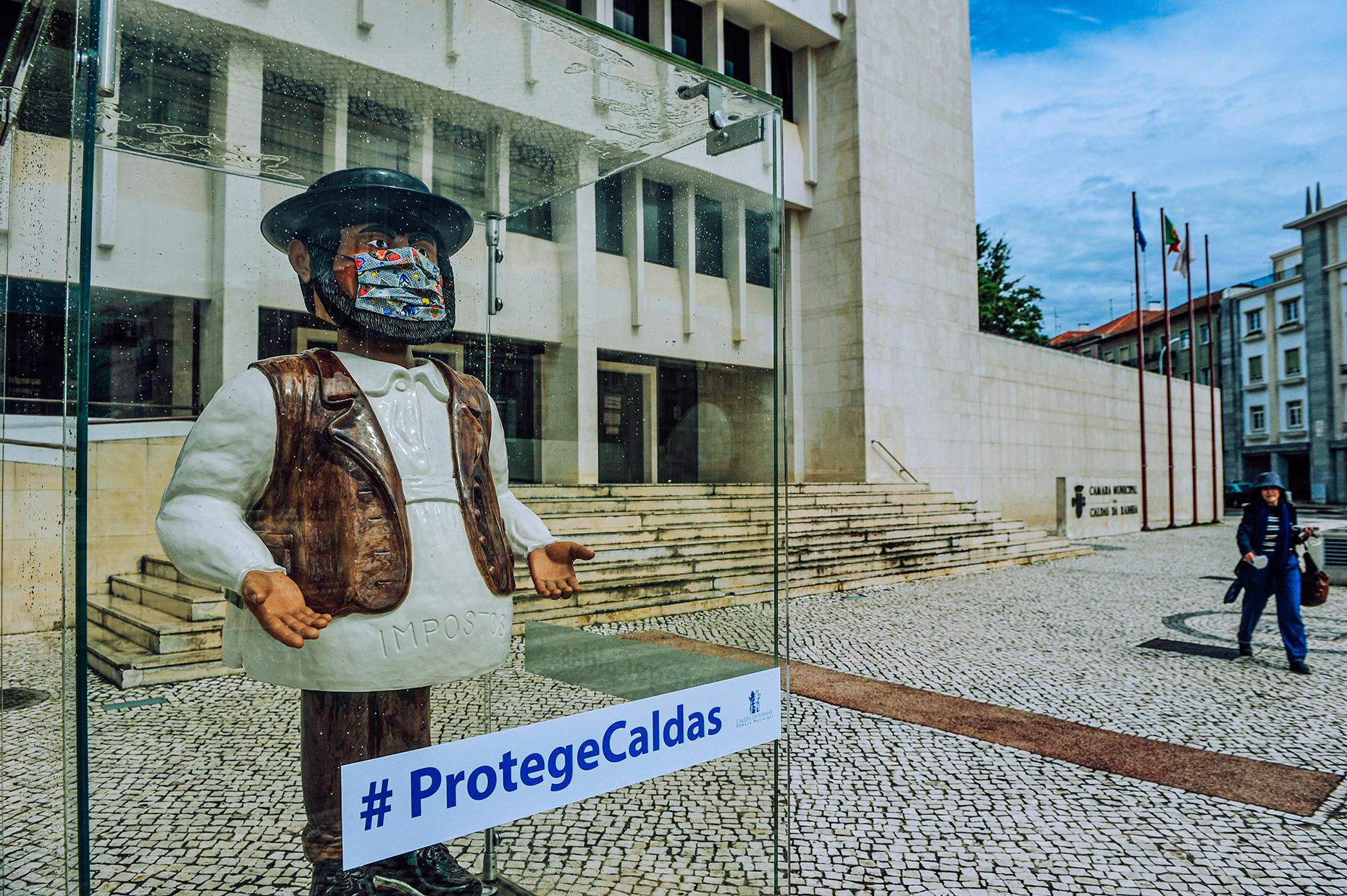 Câmara das Caldas recorre a figuras de Bordalo para divulgar máscaras