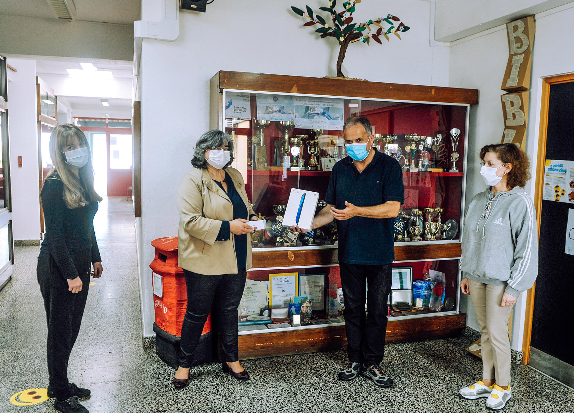 Câmara das Caldas distribui tablets, computadores e acesso à internet a alunos