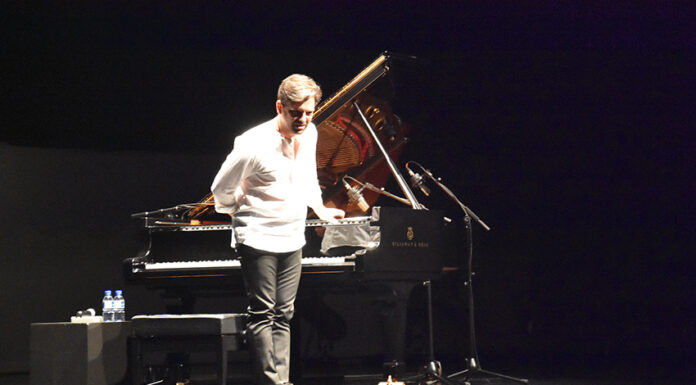 Uma centena marca presença na reabertura do CCC e conhece pianista Helder Bruno