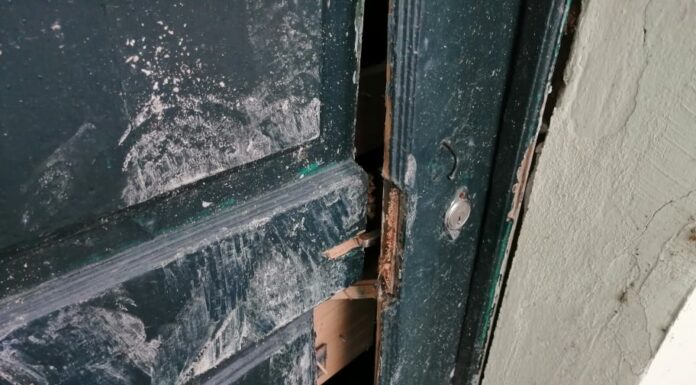 Vandalismo nas paredes da Junta e no Parque