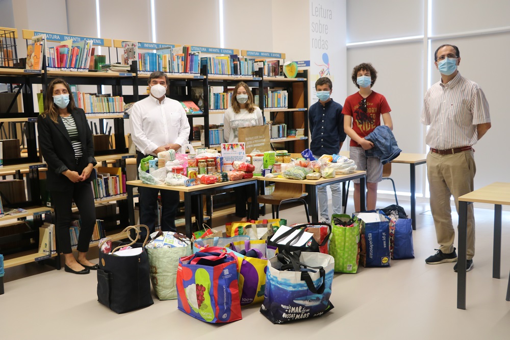Alunos do Bombarral fizeram recolha de alimentos para famílias carenciadas