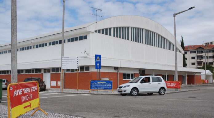 Covid-19: Tenda de testes drive-thru de Alcobaça muda de localização