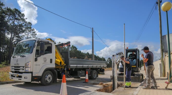 Começaram as obras na rede de saneamento de águas do Caminho Real da Nazaré