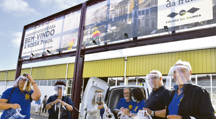 Rotários distribuíram viseiras nos mercados da fruta e do peixe