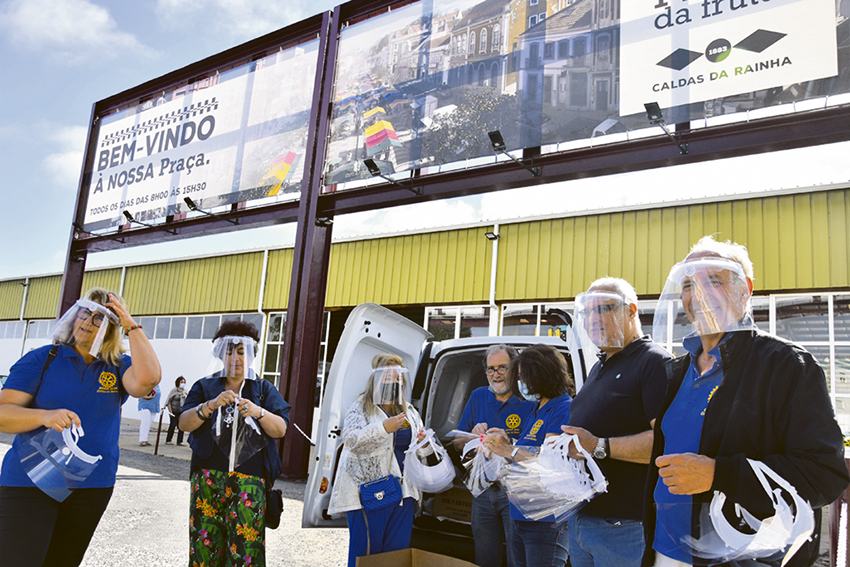 Rotários distribuíram viseiras nos mercados da fruta e do peixe