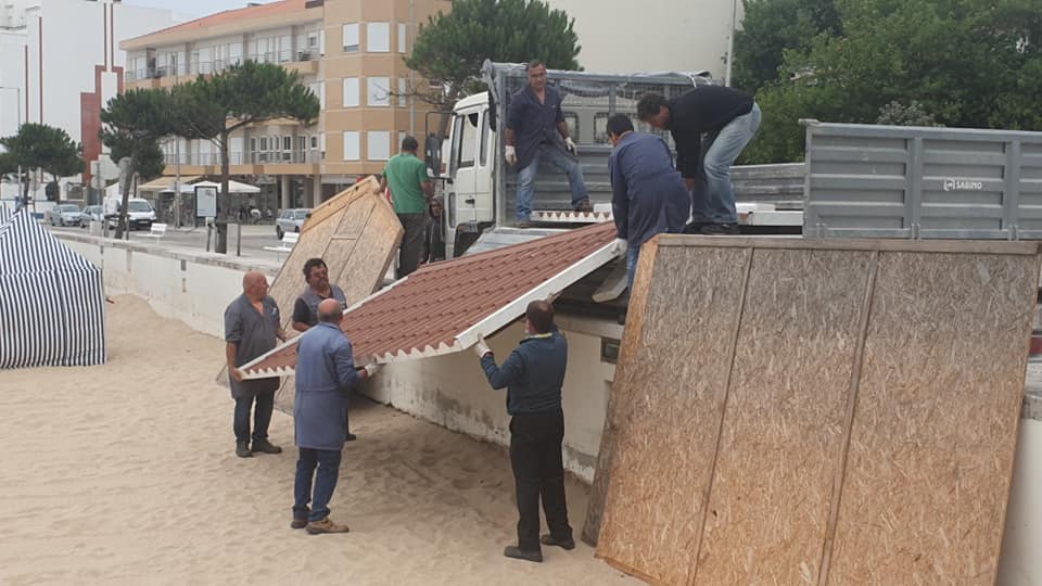 Biblioteca de praia de São Martinho do Porto a funcionar