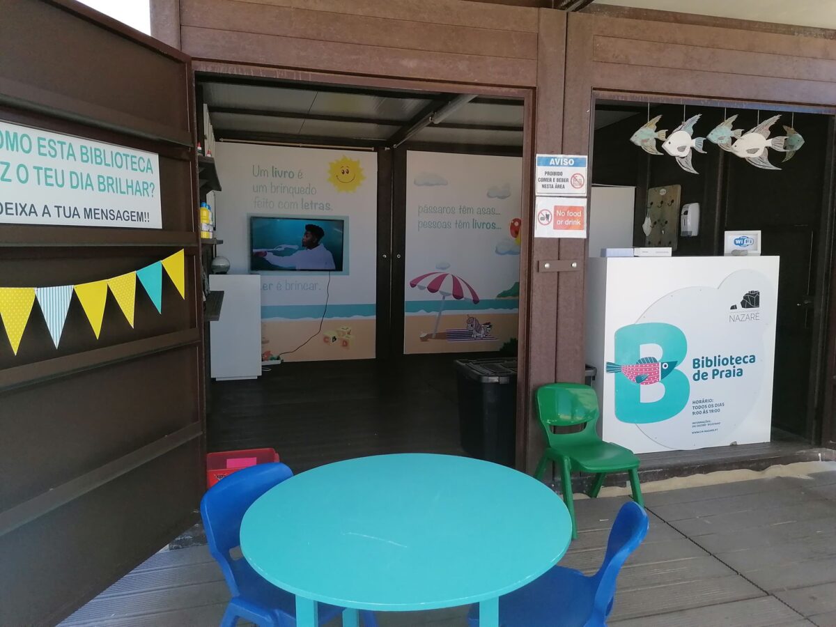 Biblioteca de praia António Balau reabre na Nazaré