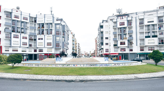 Fonte Luminosa, no Bairro dos Arneiros, está a ser recuperada e terá jogos de água