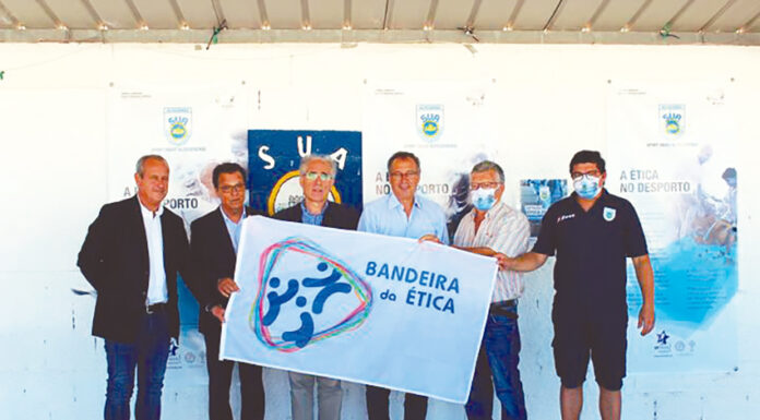 Alfeizerense ergue Bandeira da Ética