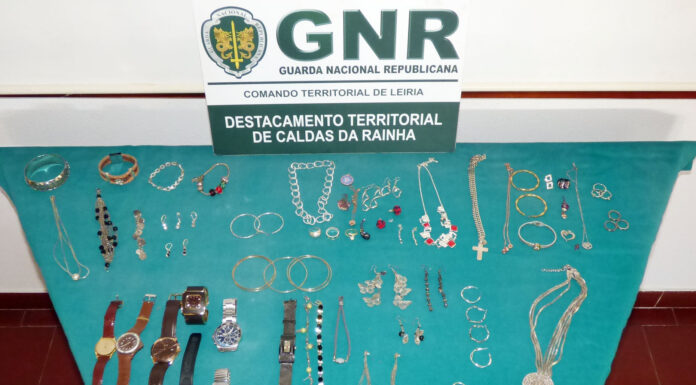 Homem detido por furto de residência na Tornada