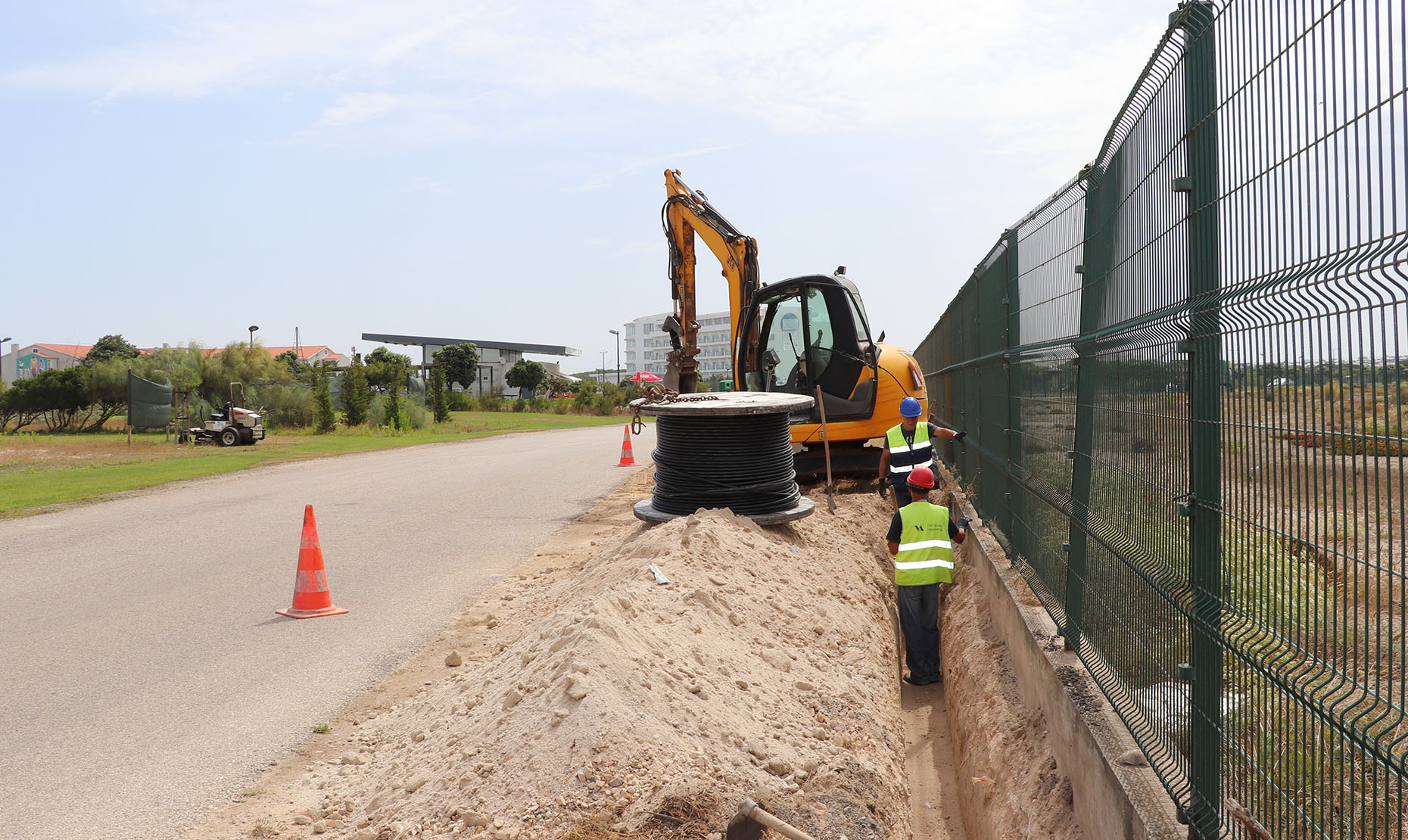 Rua da Praia do Molhe Leste em Peniche recebe iluminação
