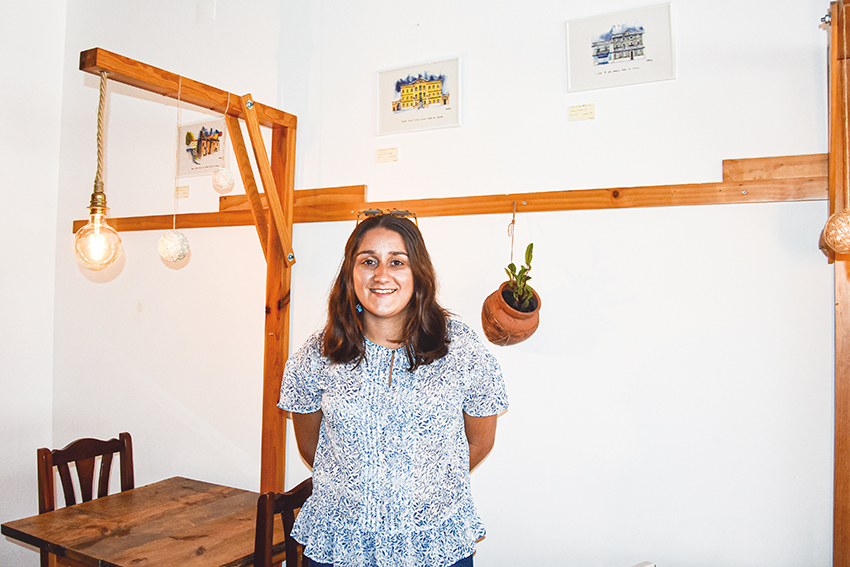 Estudante da ESAD retrata edifícios caldenses desenhando nos próprios locais