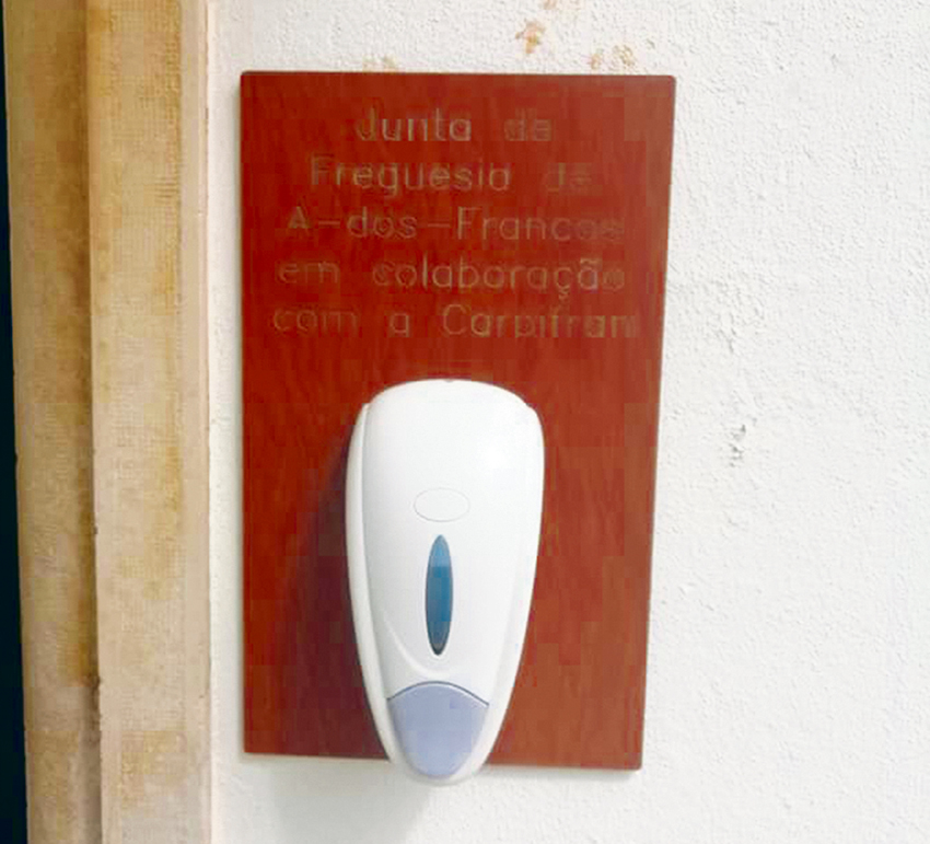 Empresa instala dispensadores na freguesia de A-dos-Francos
