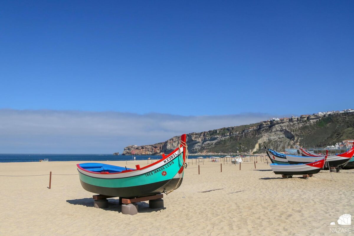 Barco “Três Irmãos Leais” regressou à Praia da Nazaré restaurado