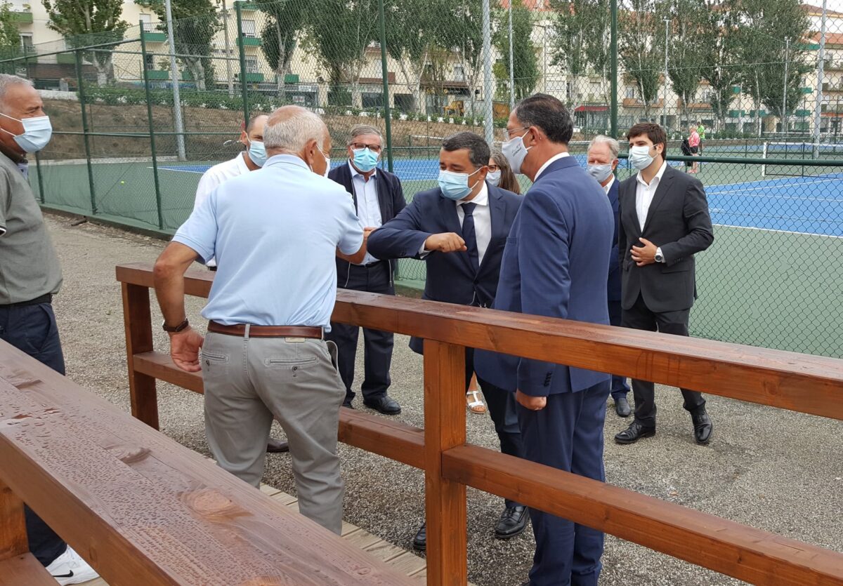 Governante visita Clube de Ténis da Lourinhã recentemente requalificado