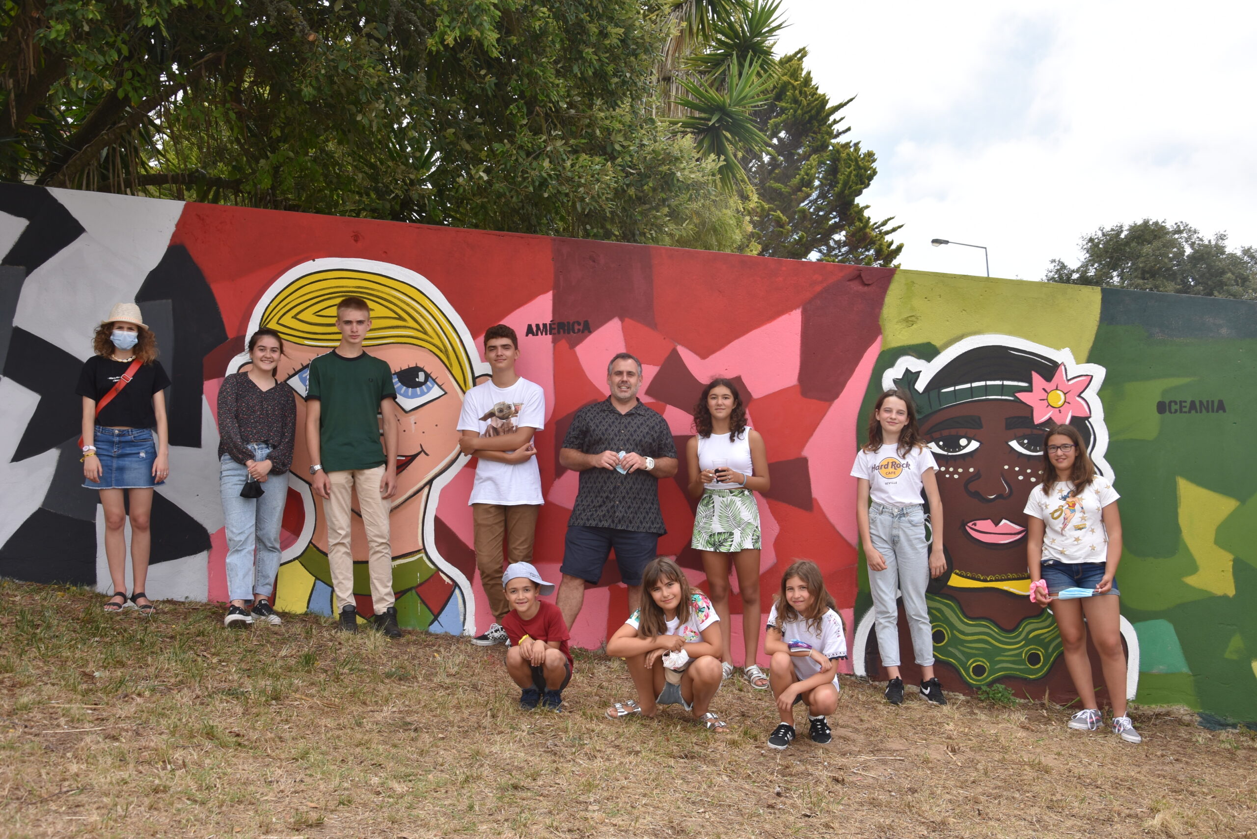 Foi inaugurado novo mural dos alunos da Academia Desenhos do Bruno