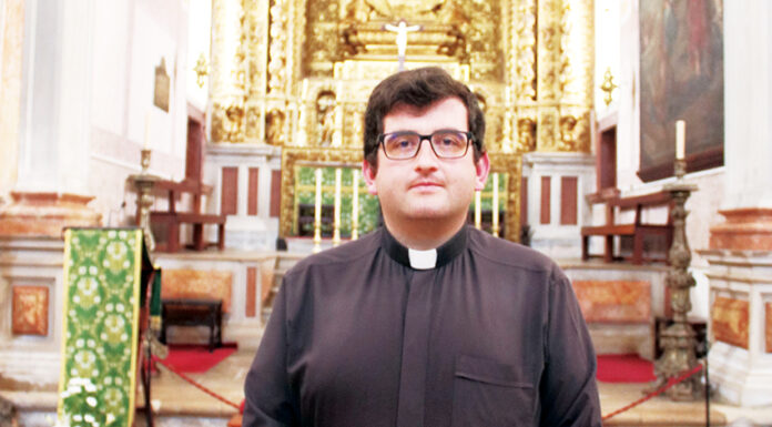 O jovem padre de Óbidos que se dedica a escrever biografias espirituais