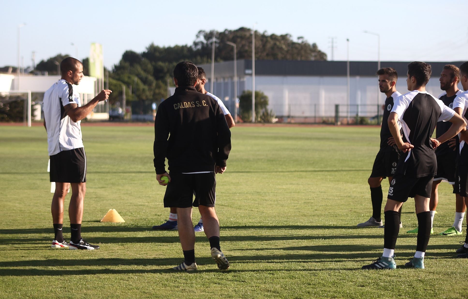 Pandemia obriga a reorganizar todo o processo de treino do Caldas