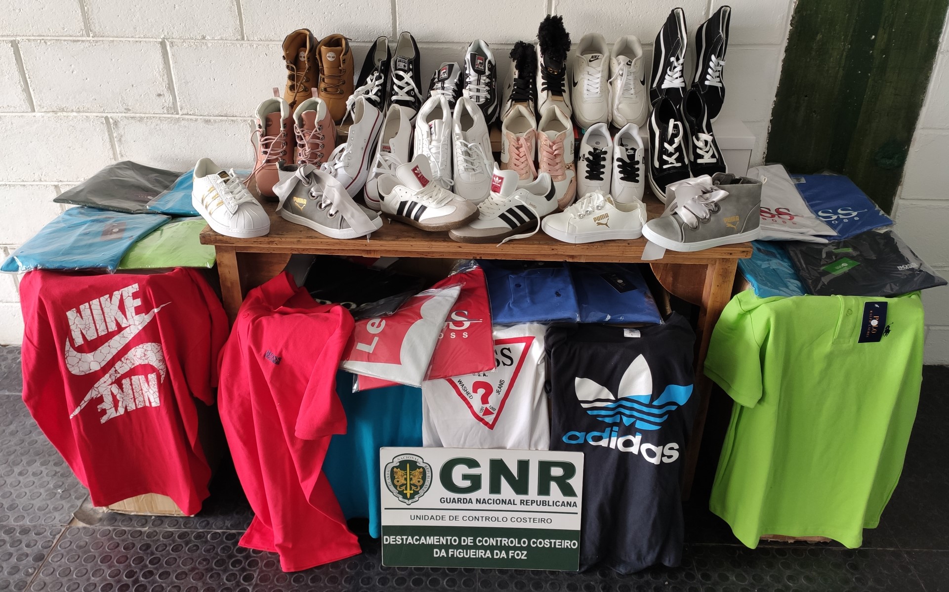GNR apreendeu quase 6 mil euros em material contrafeito na Nazaré