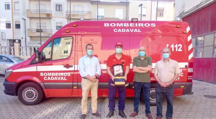 Junta de Freguesia oferece desfibrilhador aos Bombeiros do Cadaval