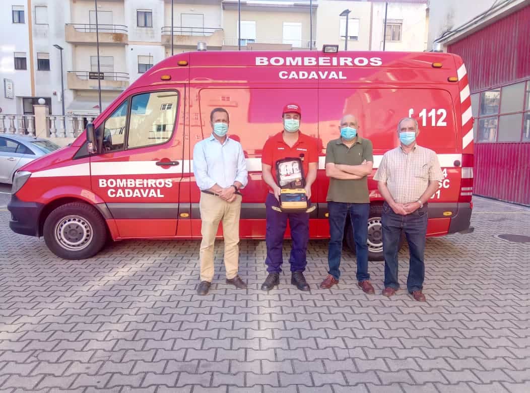 Junta de Freguesia oferece desfibrilhador aos Bombeiros do Cadaval