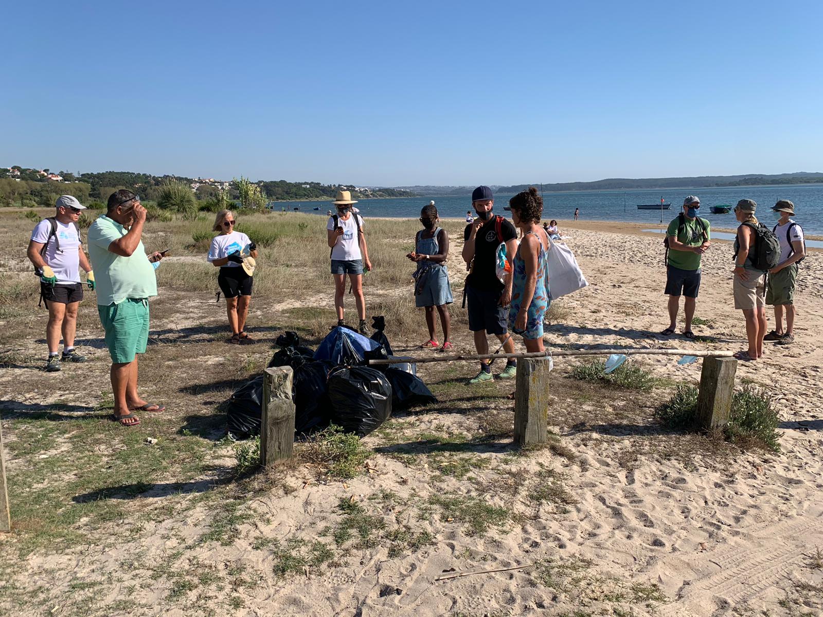 “The Trash Traveler” recolheu 75 quilos de lixo  nas margens da Lagoa