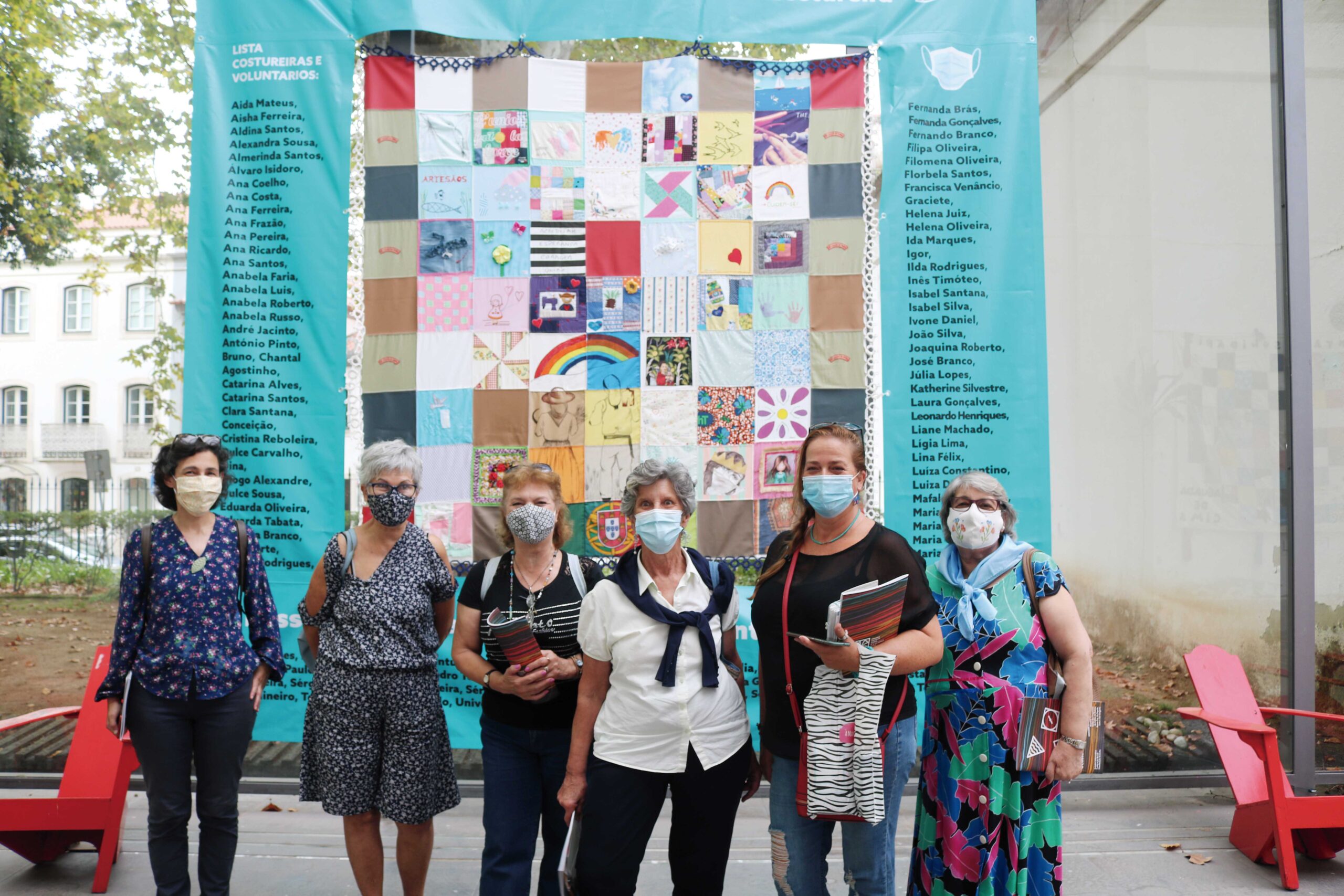 Mantas solidárias em exposição até 15 de Outubro no Céu de Vidro do Parque