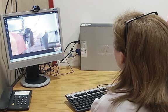 Jovens com escolioses acompanhados em tele-reabilitação no CHO