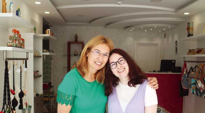 Abriu uma loja de artesanato em frente à Praça de Touros