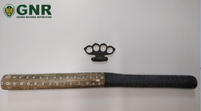 Detido por condução sem habilitação legal e posse de armas proibidas nas Gaeiras