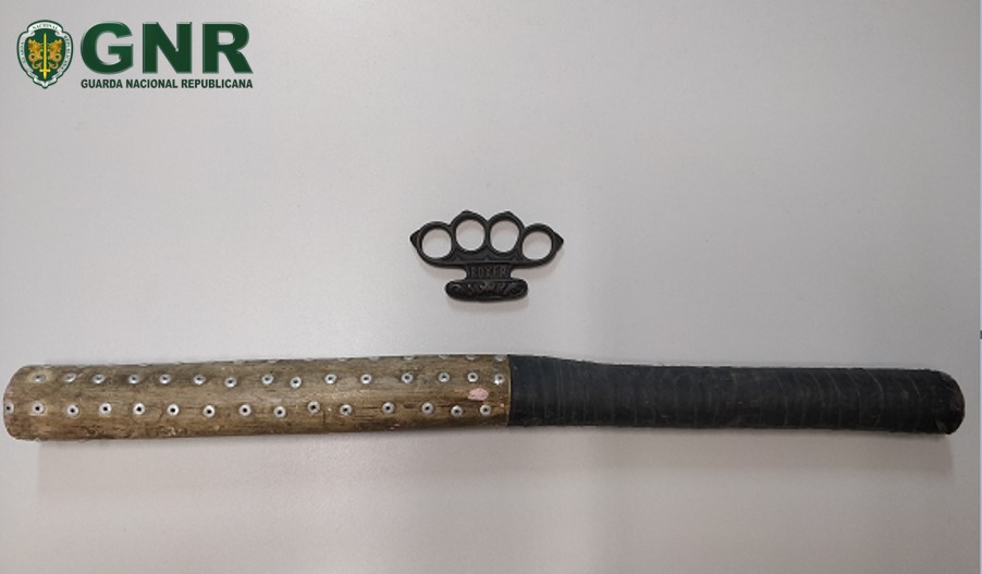 Detido por condução sem habilitação legal e posse de armas proibidas nas Gaeiras