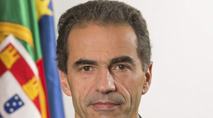 Ministro da Ciência, Tecnologia e Ensino Superior inaugura exposição de Thierry Ferreira