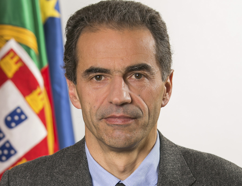 Ministro da Ciência, Tecnologia e Ensino Superior inaugura exposição de Thierry Ferreira