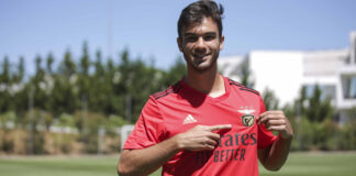 Guardião Ricardo Ribeiro assina contrato profissional com Benfica