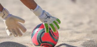 Futebol de praia: Sótão espreita vaga na fase final da Divisão de Elite