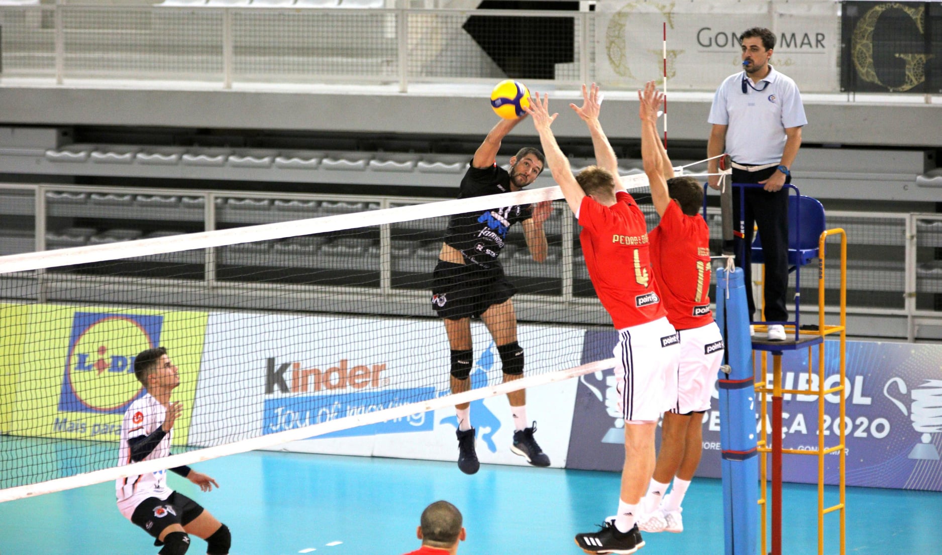 Benfica e Sporting disputam acesso à final da Supertaça em Óbidos