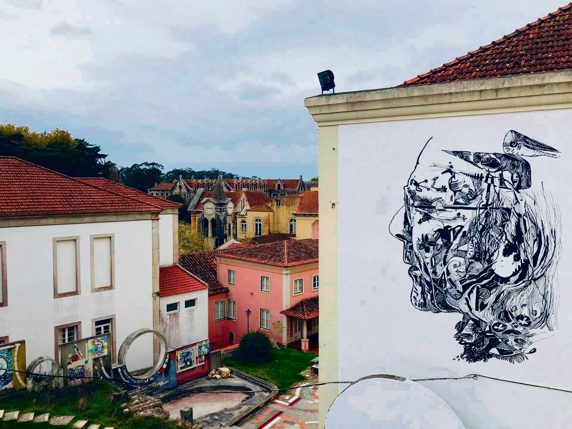 Mural de Ferreira da Silva junto ao hospital está concluído