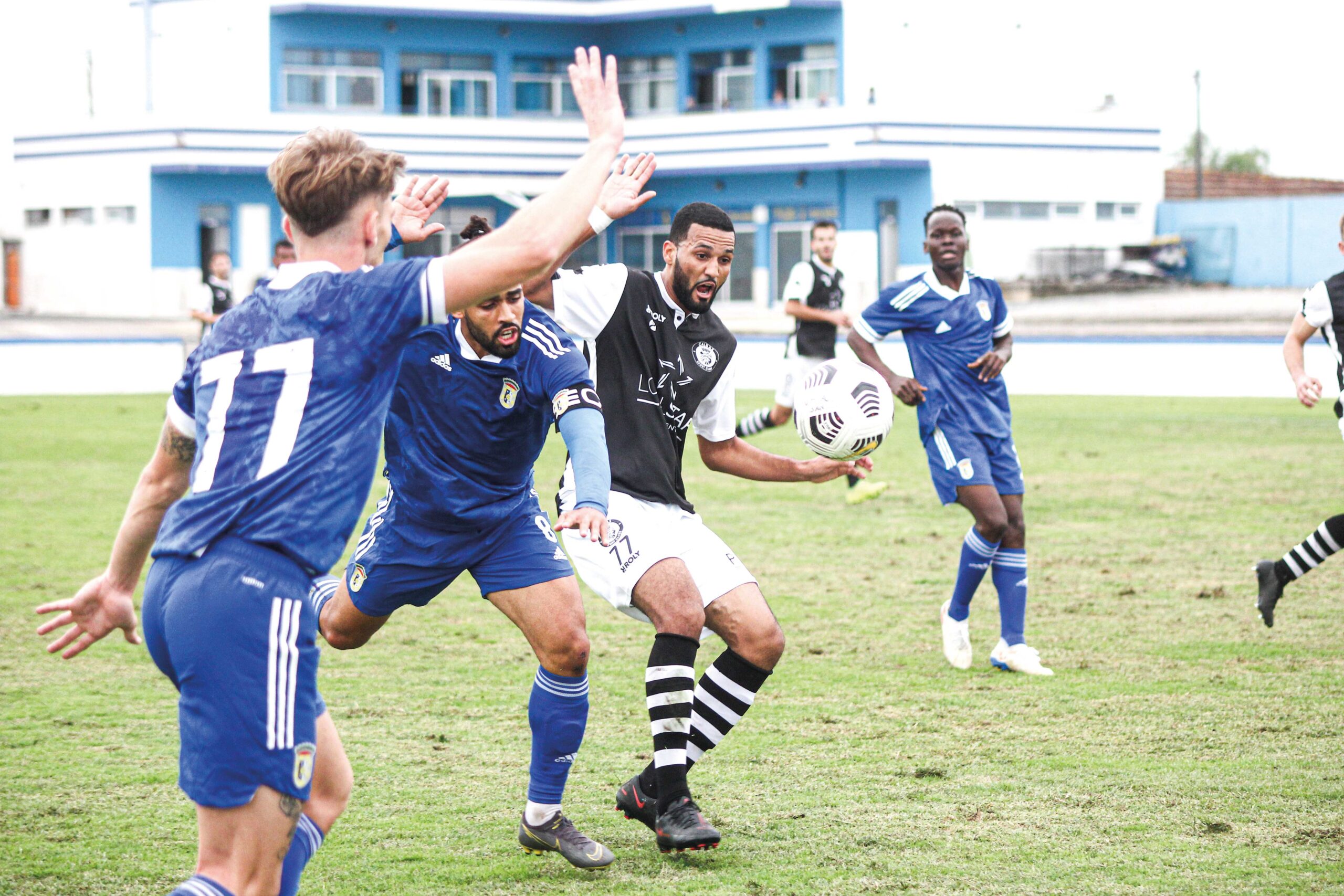 Caldas vence em Almeirim num jogo para duros com três penáltis