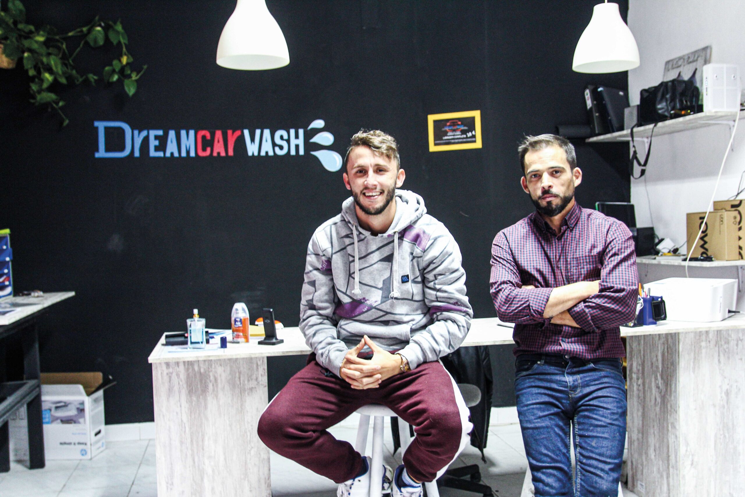 Lavagem e estofador de automóveis Dreamcarwash abriu no Bairro dos Arneiros