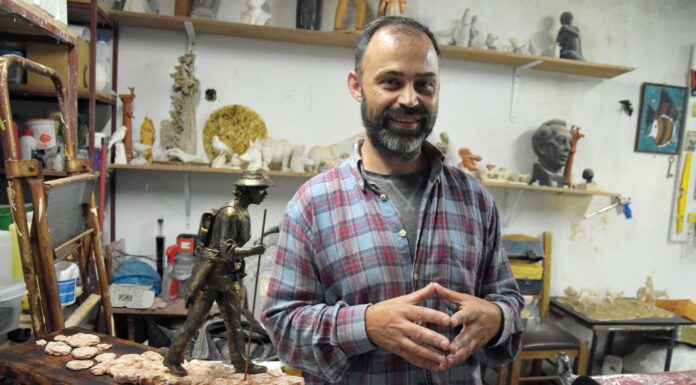 José Carlos Almeida cria grandes esculturas nas Caldas para localidades de todo o país