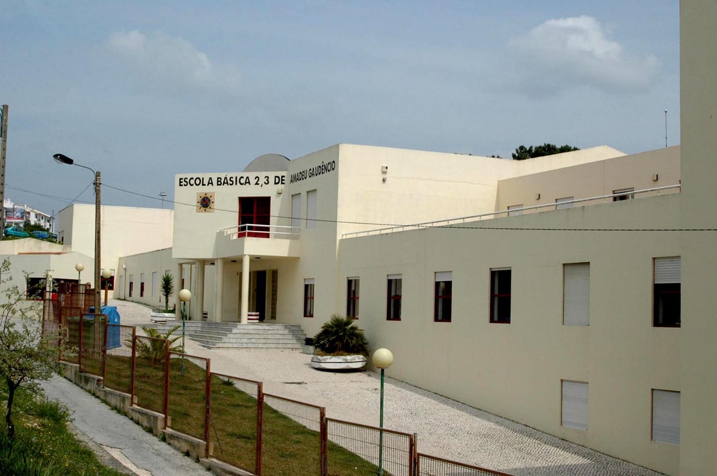 Caso positivo de aluna em escola da Nazaré