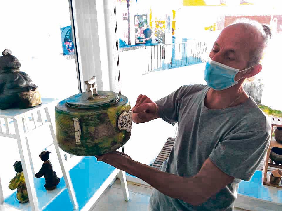 Autor francês expõe cerâmica em Alcobaça