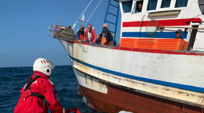 Estação Salva-vidas da Nazaré presta auxílio a tripulante de embarcação de pesca