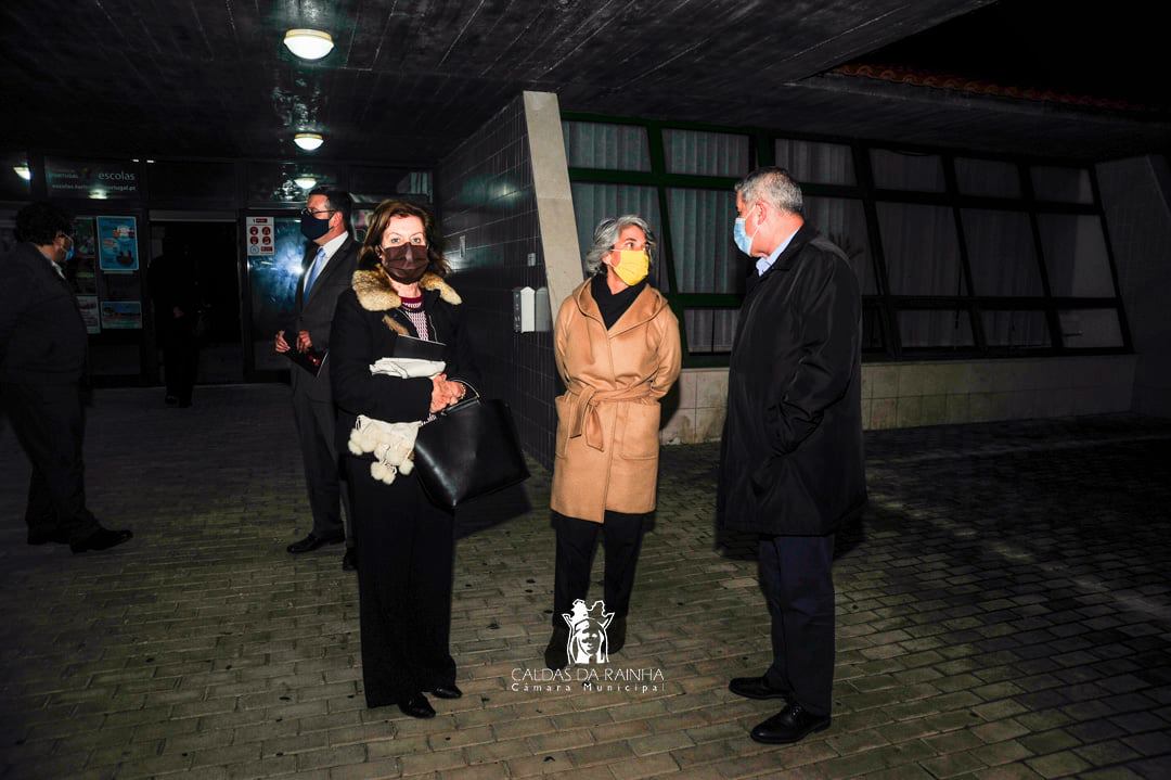 Ministra da Cultura veio à estreia da peça do Teatro da Rainha