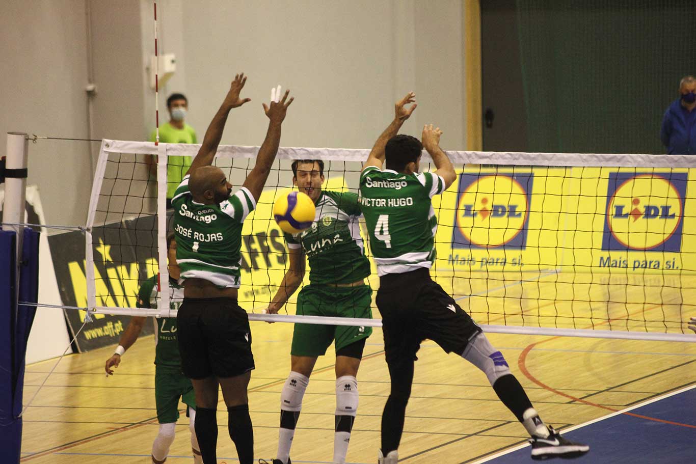 Sp. Caldas segura lugar de playoff