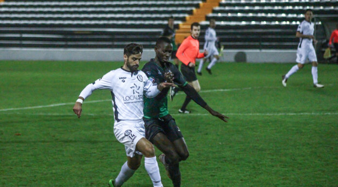 Futebol: Caldas goleia e segue líder na Série F